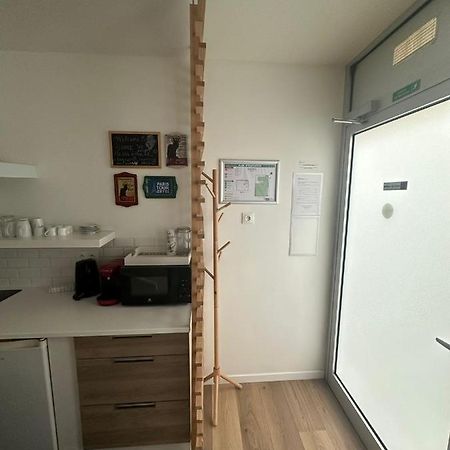 パリModern And Warm Fully Renovated Split Level Apart Steps Away From The Grands Boulevardアパートメント エクステリア 写真
