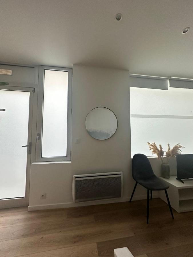 パリModern And Warm Fully Renovated Split Level Apart Steps Away From The Grands Boulevardアパートメント エクステリア 写真