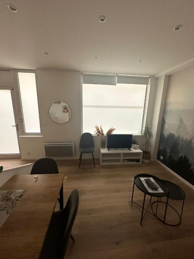 パリModern And Warm Fully Renovated Split Level Apart Steps Away From The Grands Boulevardアパートメント エクステリア 写真
