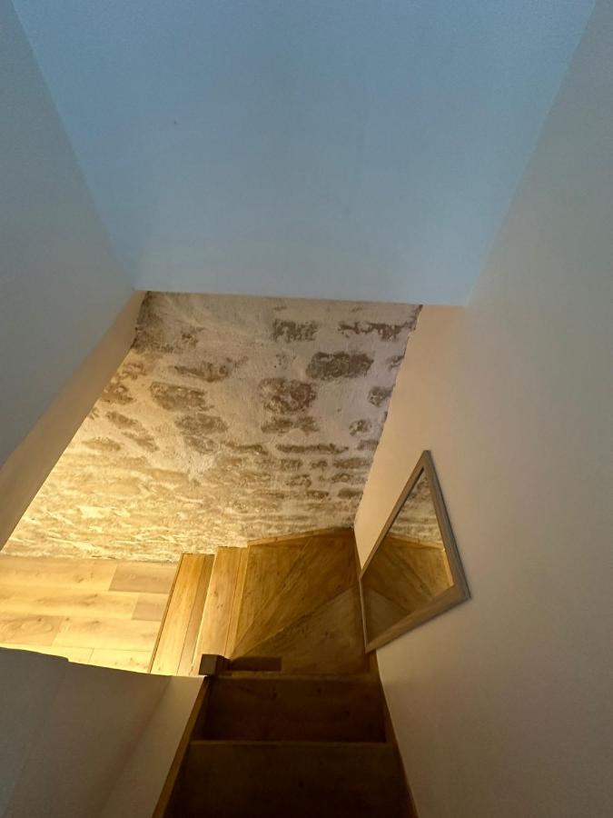 パリModern And Warm Fully Renovated Split Level Apart Steps Away From The Grands Boulevardアパートメント エクステリア 写真